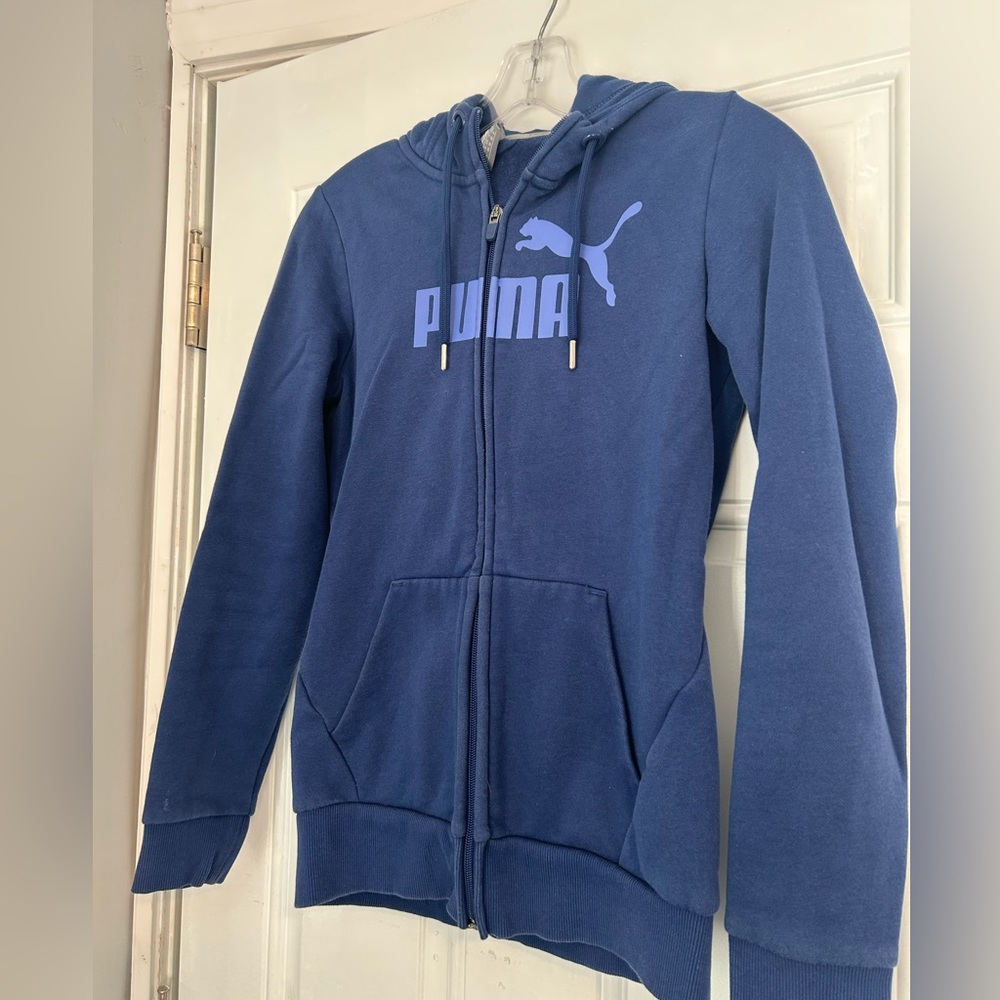 SUPER CUTE Blue Puma Sweatshirt 💙